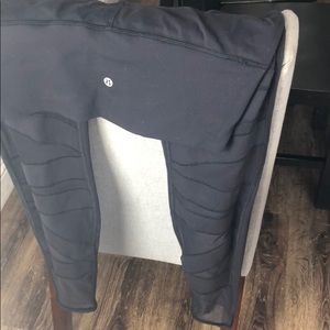 Lululemon wonder under mesh stripe pants